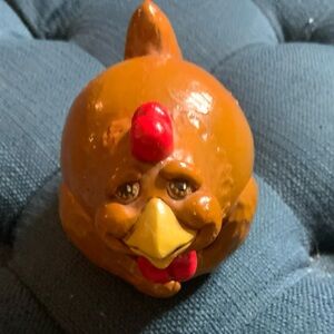 Vintage Viki Thompson 1999 Chicken Figurine – Hand Painted Farmhouse Decor